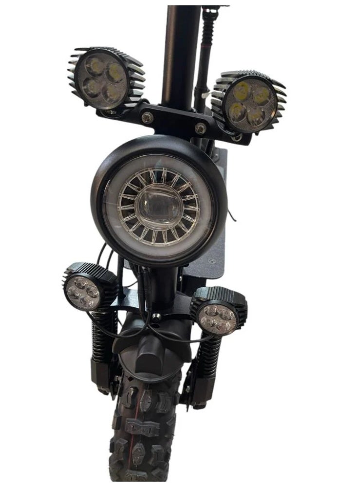 سكوتر نيازي مونستر 48 فولت كهربائي | محركان 1500 واط | بطارية 15 أمبير/ساعة | قابل للطي | إطارات 11 بوصة خالية من الهواء | أقصى سرعة 75 كم/س | فرامل أمامية وخلفية | بلوتوث ومصابيح LED | لجميع التضاريس - Image 4